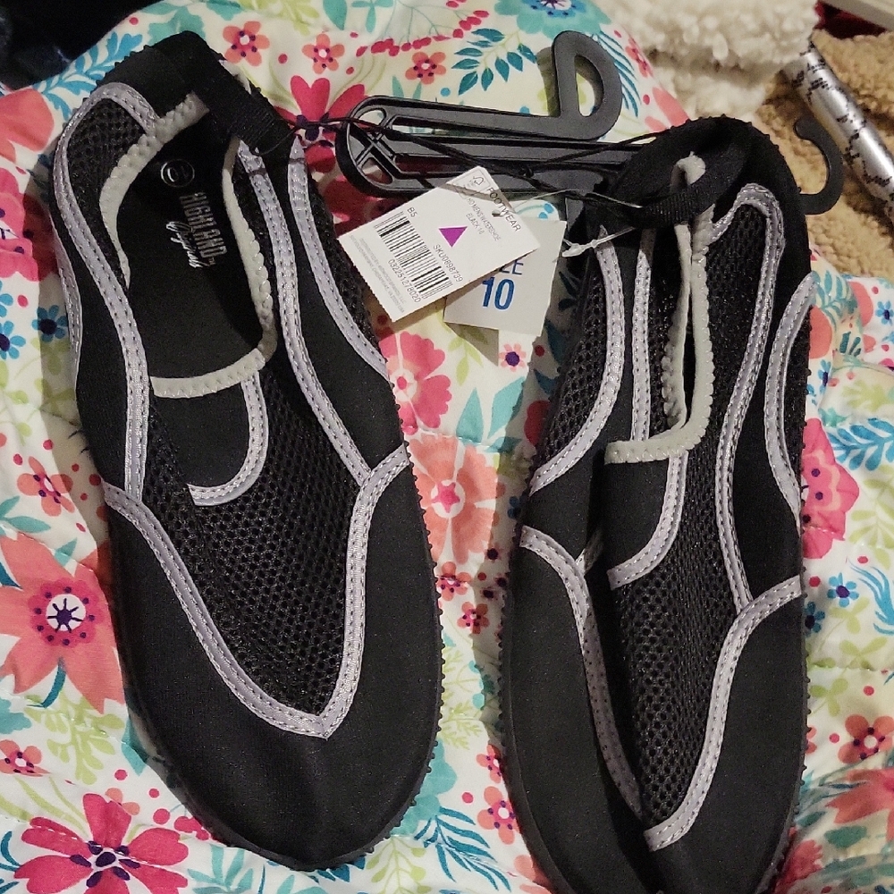 Women's Black and Gray Water Shoes